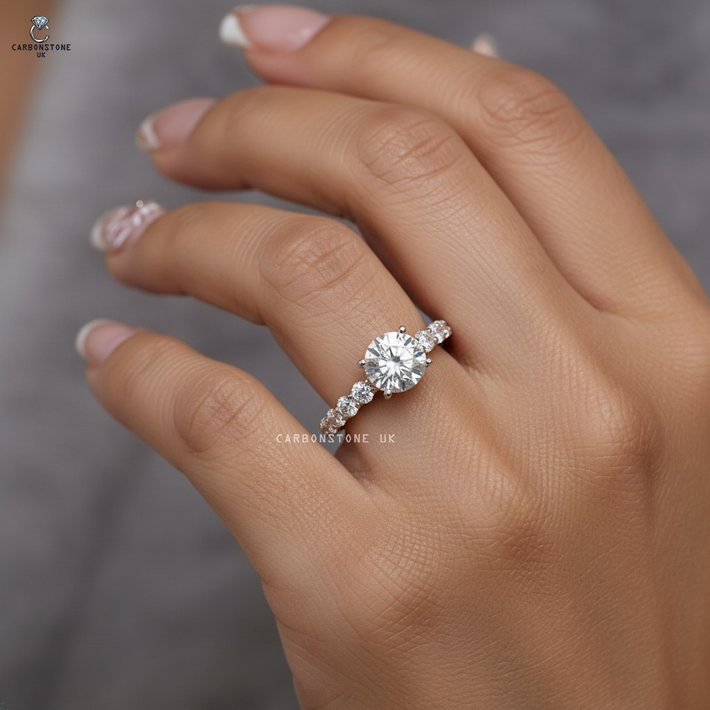 Vintage Round Cut Engagement Ring in Yellow Gold