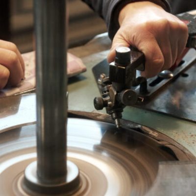 Closeup,Image,Of,Hands,Of,A,Person,Cutting,A,Diamond