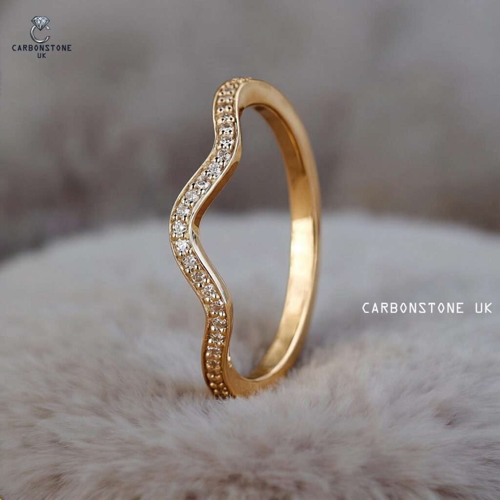 Curved Round Cut Wedding Band in Yellow Gold