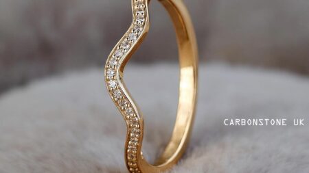 Curved Round Cut Wedding Band in Yellow Gold