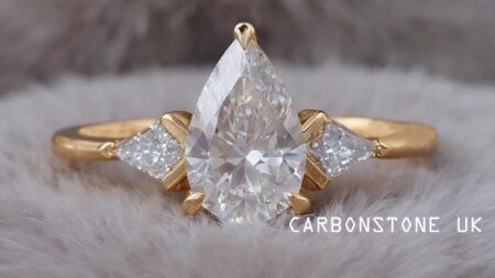 Pear Cut Engagement Ring in Yellow Gold