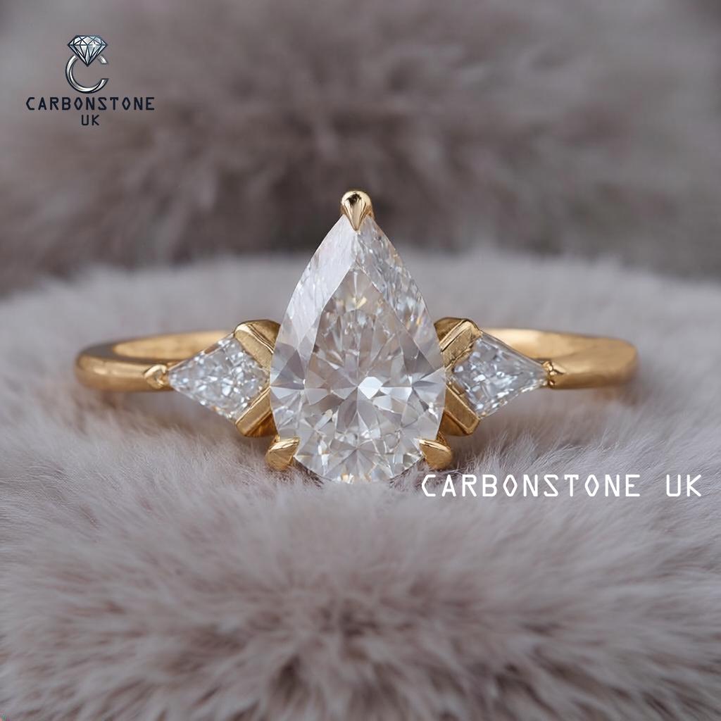 Pear Cut Engagement Ring in Yellow Gold
