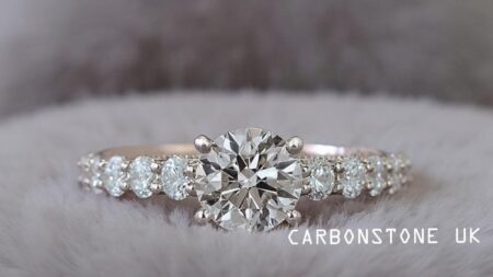 Vintage Round Cut Engagement Ring in Yellow Gold