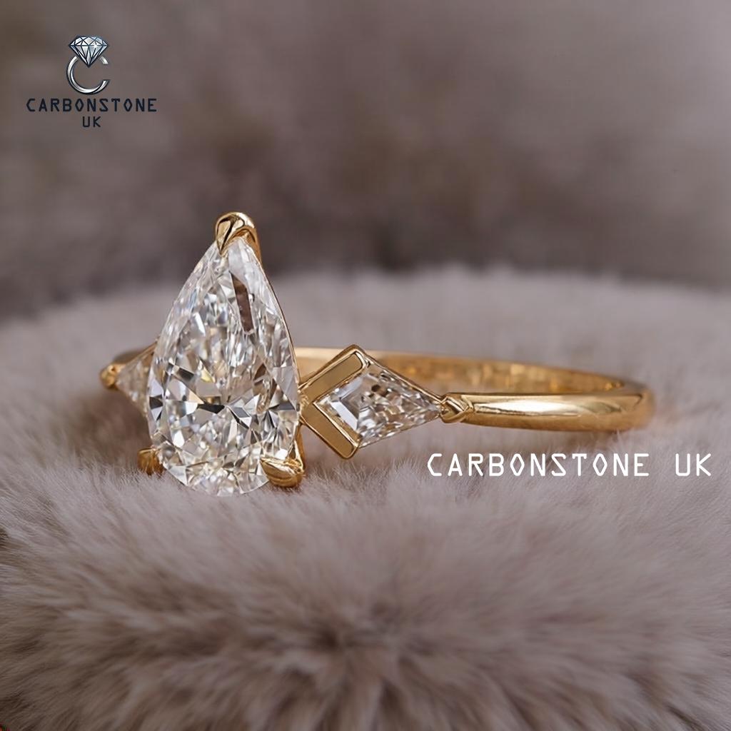 Pear Cut Engagement Ring in Yellow Gold