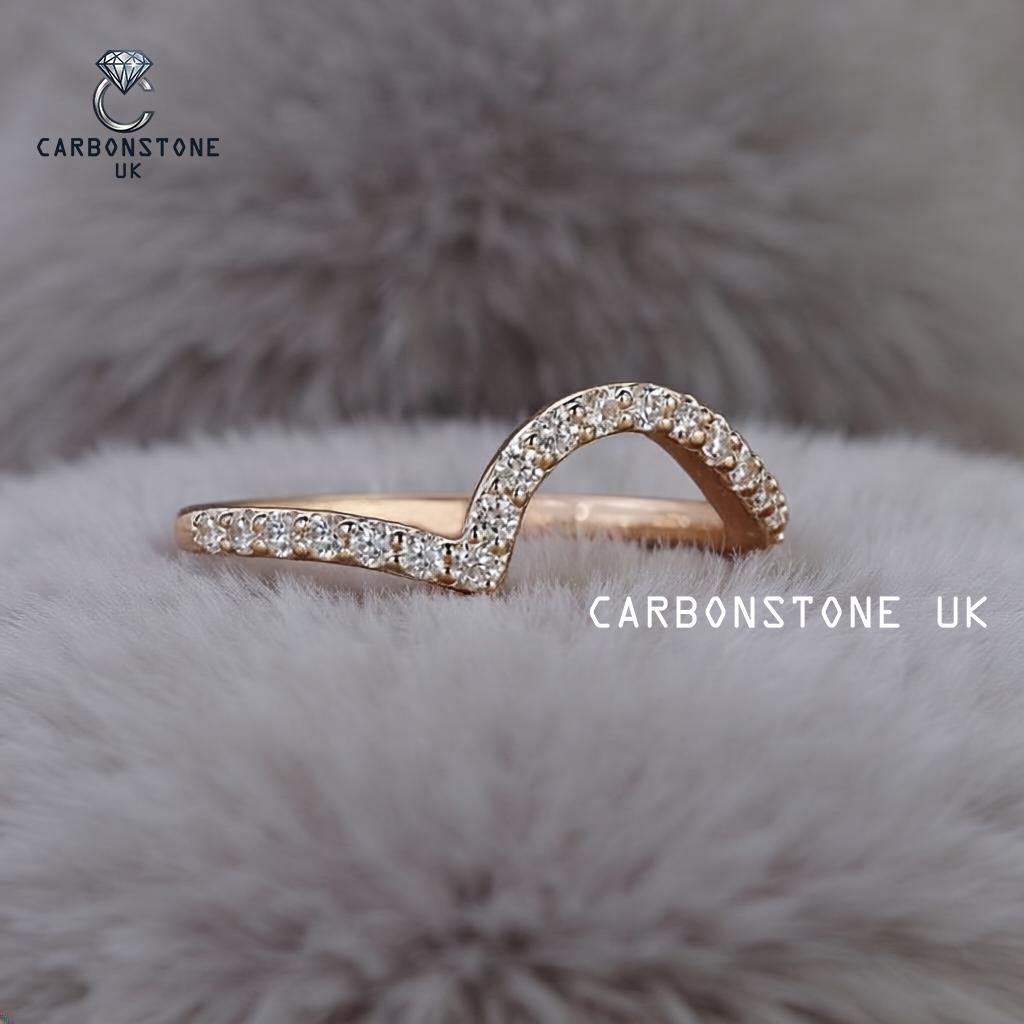 Ocean Wave Round Cut Wedding Band in Yellow Gold