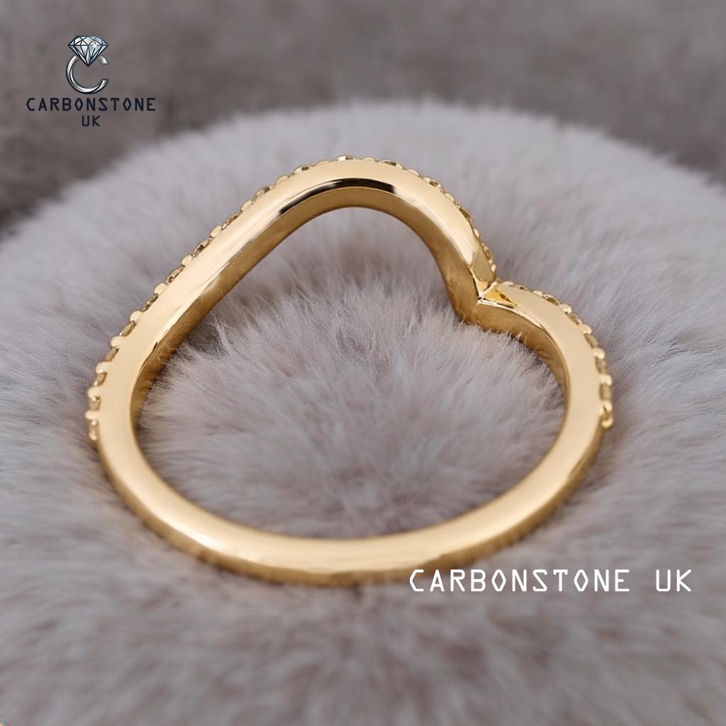 Ocean Wave Round Cut Wedding Band in Yellow Gold