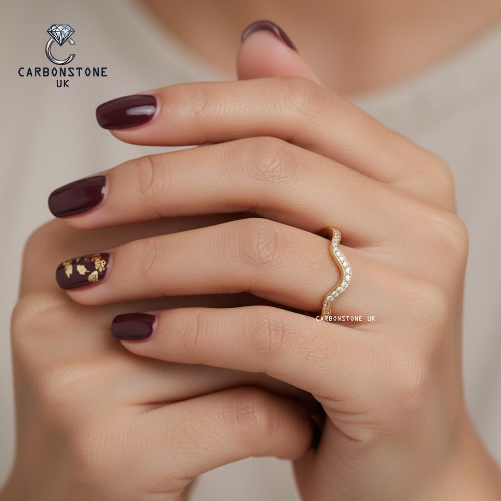 Curved Round Cut Wedding Band in Yellow Gold