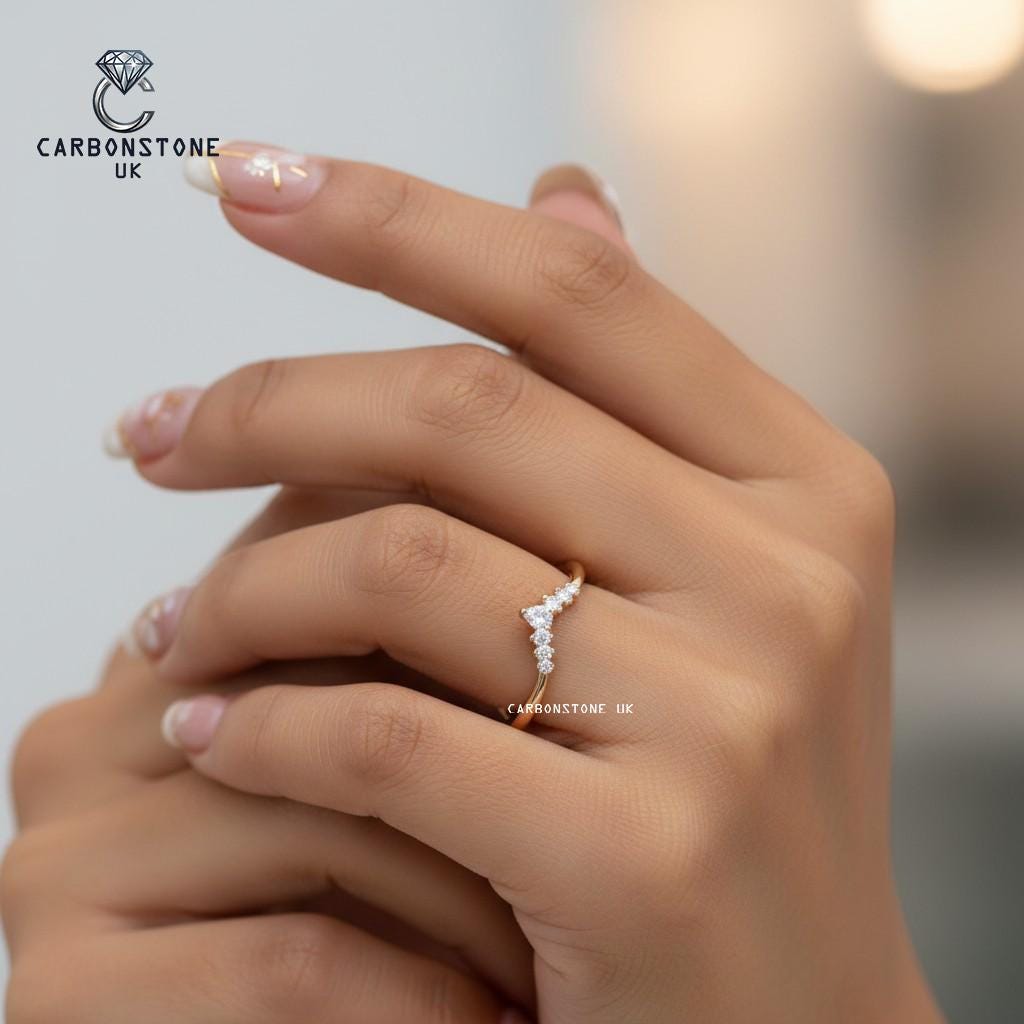 7 Stone Round Cut Wedding Band in Yellow Gold
